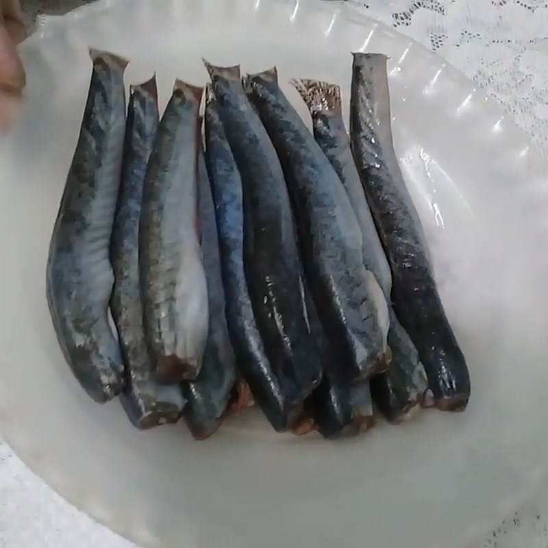 Step 1 Prepare the Fish for Snakehead Fish Stewed with Turmeric