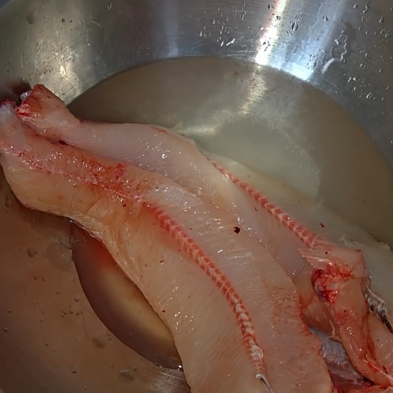 Step 1 Prepare snakehead fish for Quang noodles