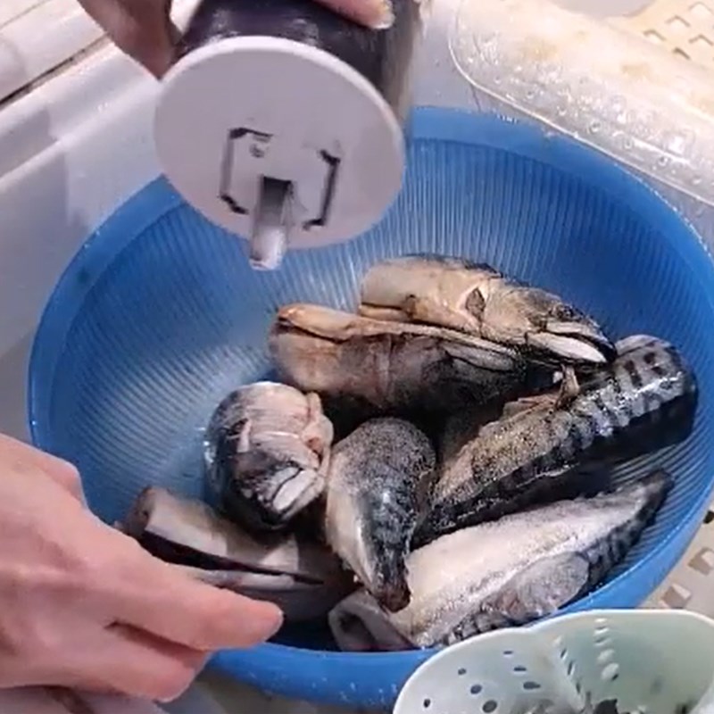 Step 1 Prepare mackerel Mackerel stewed in coconut water