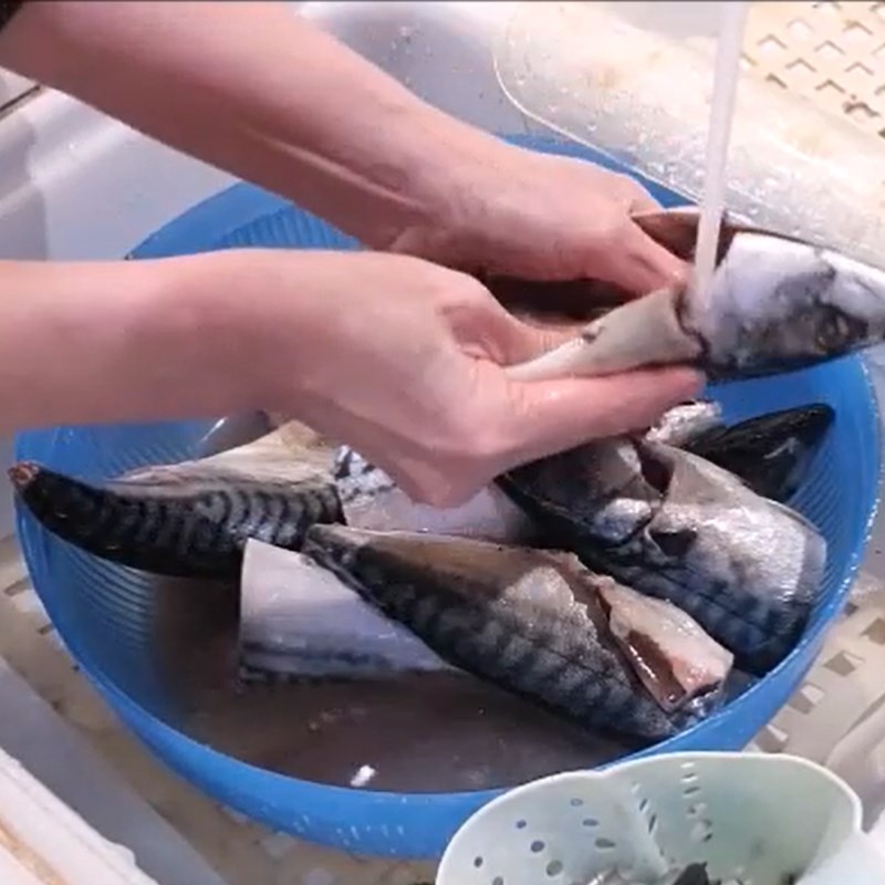 Step 1 Prepare mackerel Mackerel stewed in coconut water