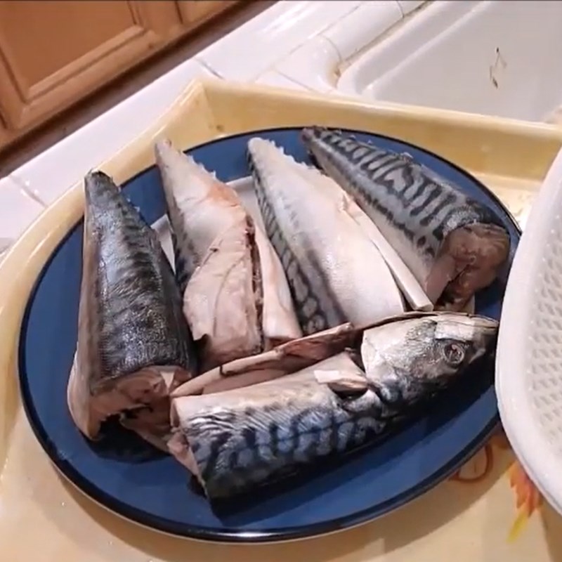 Step 1 Prepare mackerel Mackerel stewed in coconut water