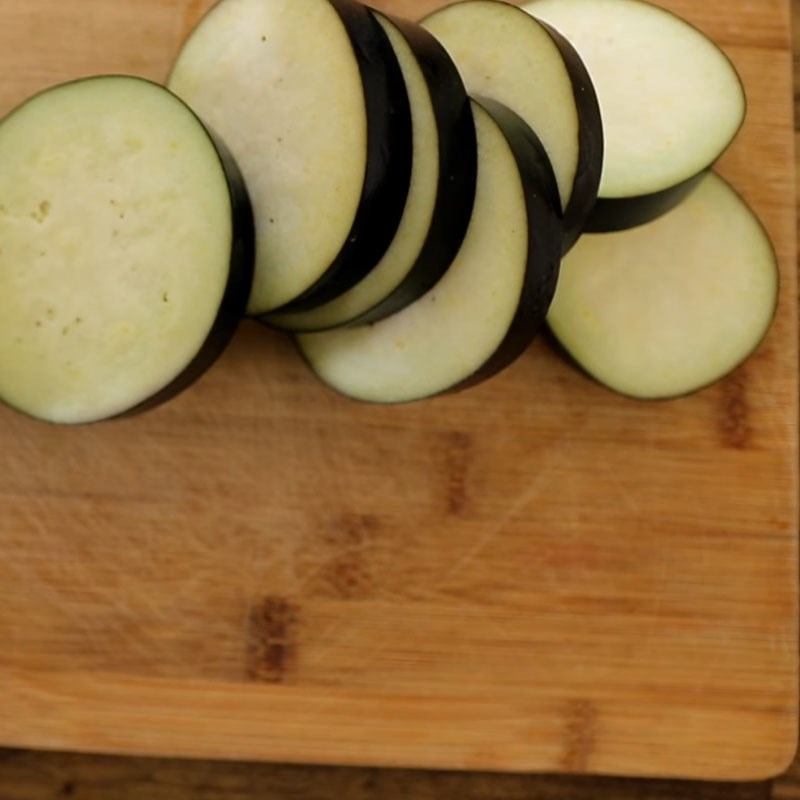 Step 1 Prepare the eggplant Fried eggplant coated with sesame