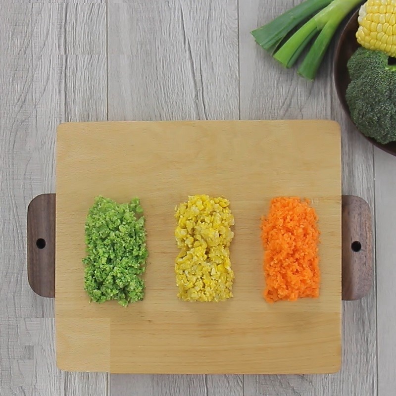 Step 1 Prepare the ingredients for vegetarian sushi with mixed rice and vegetables
