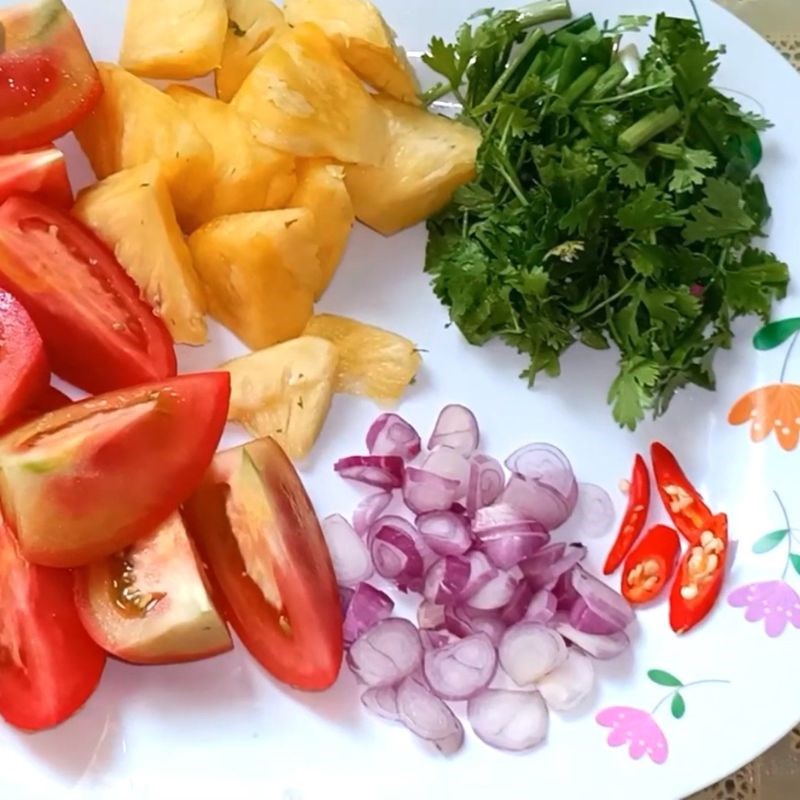 Step 2 Prepare the vegetables for Sour Fish Soup with Fresh Humpback Fish