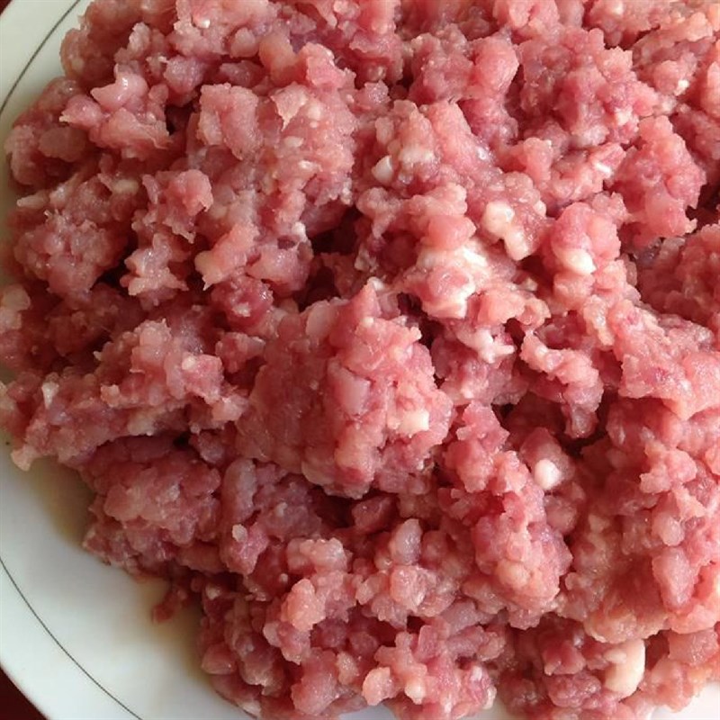 Step 1 Prepare the ingredients: potatoes and beef