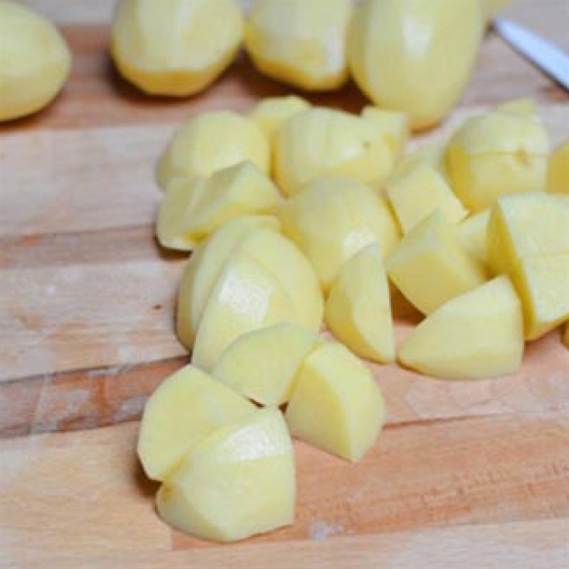 Step 1 Prepare the ingredients for potato beef