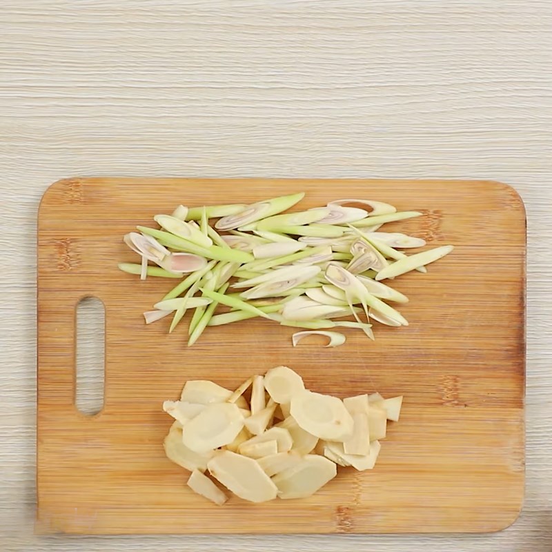 Step 2 Preparing the ingredients for Thai-style roasted peanuts
