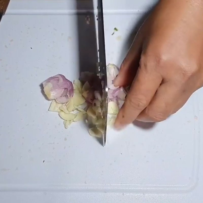 Step 1 Prepare the ingredients for Stir-fried Goat Meat with Pepper Leaves