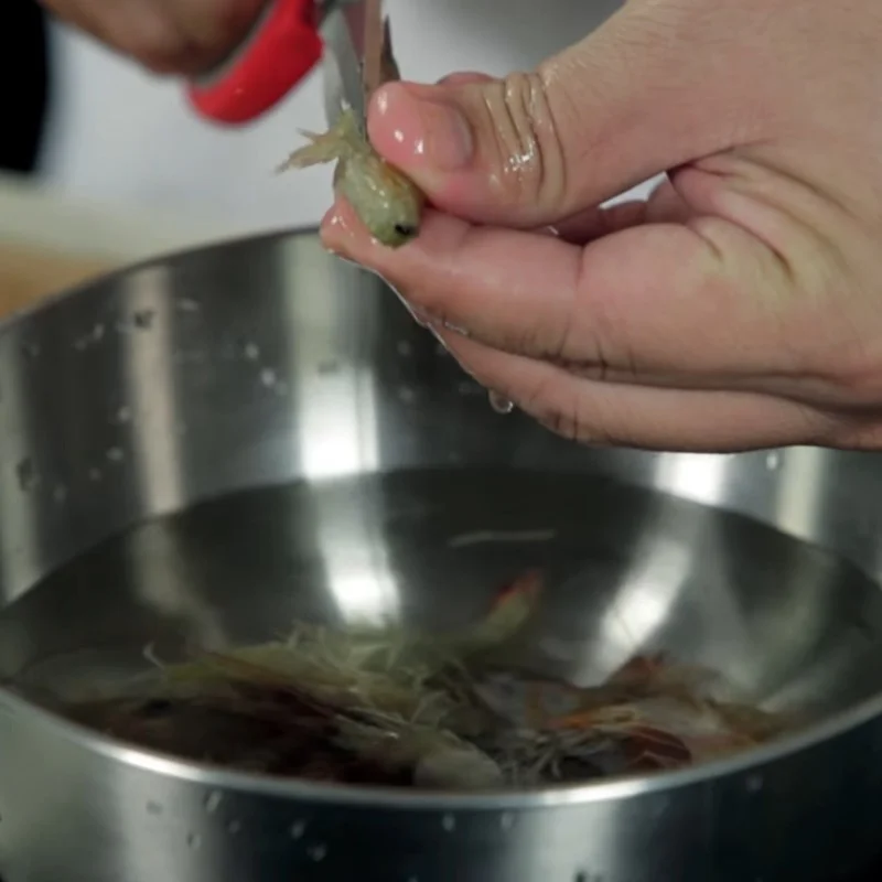 Step 1 Prepare the ingredients for sour shrimp soup with water spinach