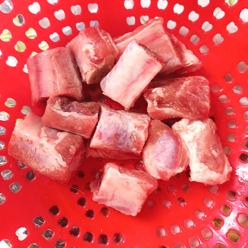 Step 1 Prepare the ingredients for the papaya soup with spare ribs