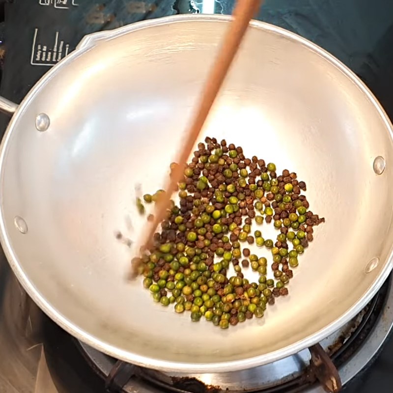 Step 2 Prepare other ingredients Chicken hotpot cooked with green pepper