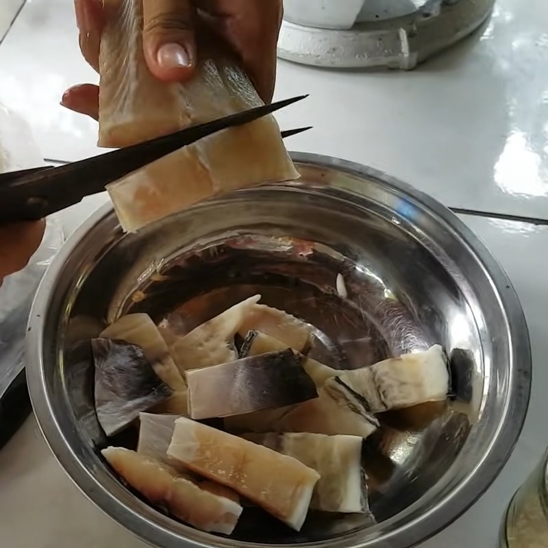 Step 2 Prepare other ingredients for Sour Soup with Dried Dory Fish and Grated Banana