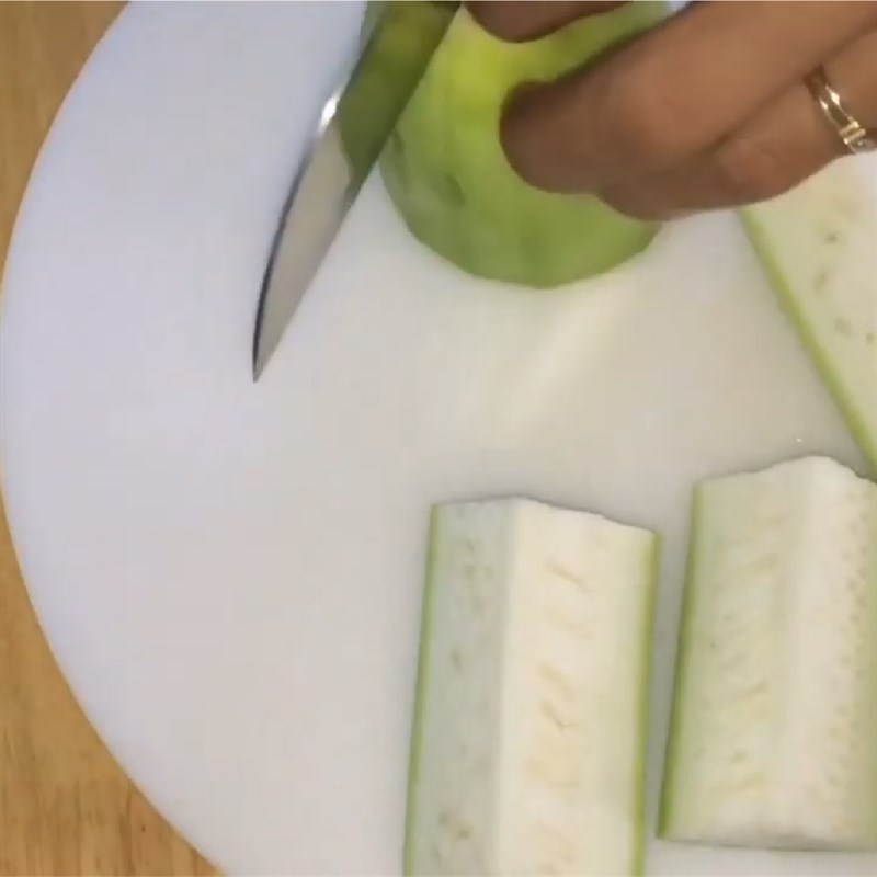 Step 2 Prepare other ingredients Red tilapia steamed with gourd