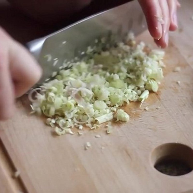 Step 2 Prepare other ingredients Salted figs with lemongrass and chili