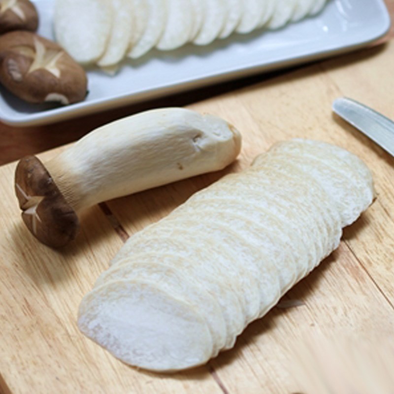 Step 3 Prepare other ingredients for roasted chicken noodles using an air fryer
