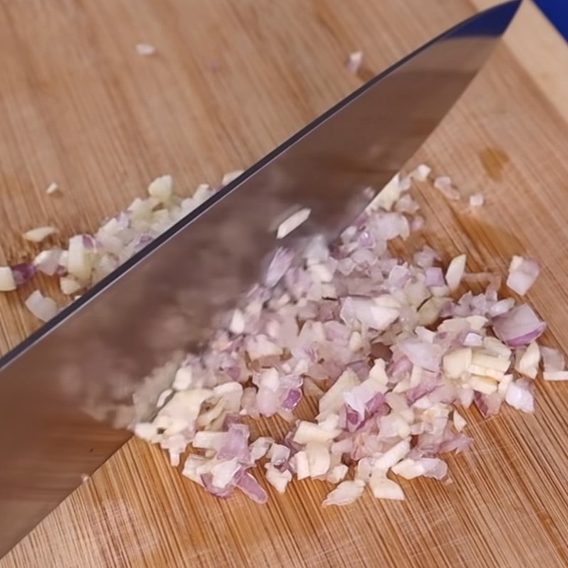 Step 3 Prepare other ingredients for pan-fried chicken noodles