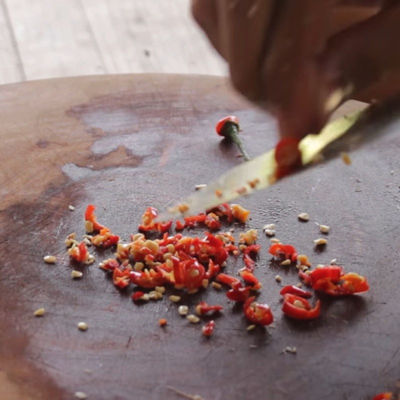 Step 1 Prepare the marinated ingredients for buffalo meat with lemongrass
