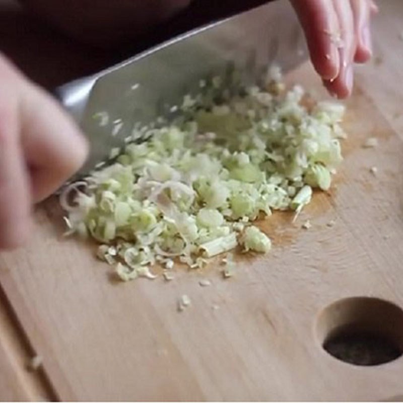Step 1 Prepare the marinated ingredients for buffalo meat with lemongrass
