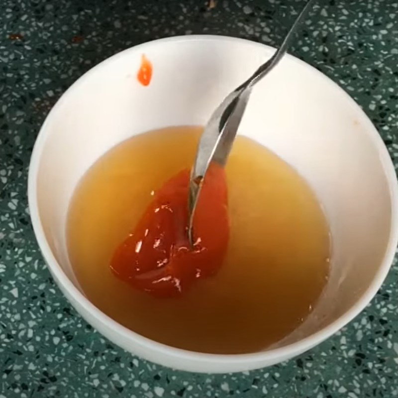 Step 2 Prepare the ingredients and mix the garlic fish sauce