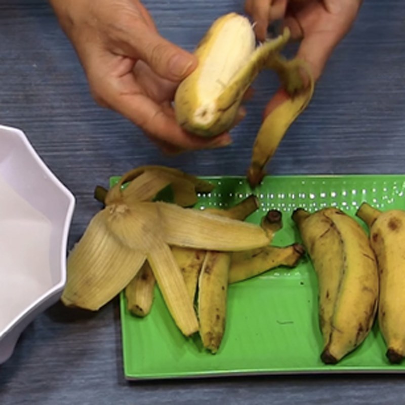 Step 1 Prepare the bananas Banana Walnut Cereal Smoothie