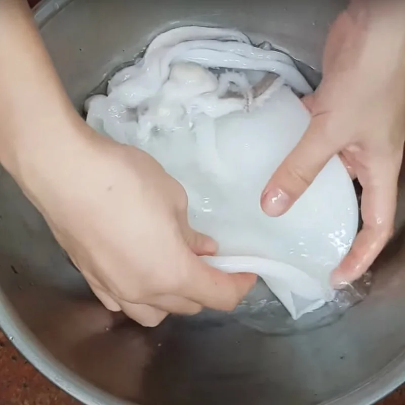 Step 2 Prepare crab, squid for lobster seafood hotpot