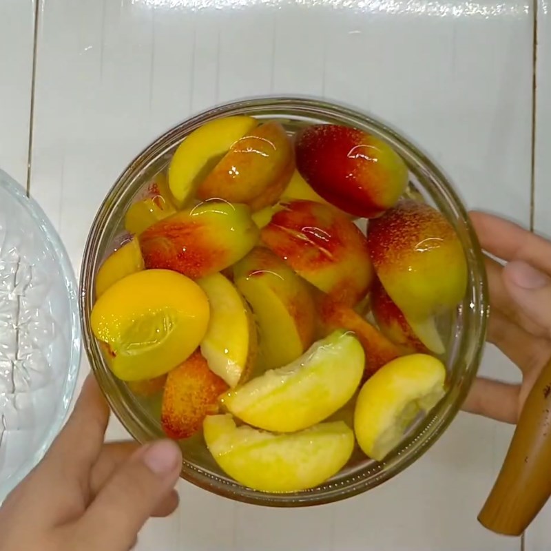 Step 1 Prepare fresh peaches for Peach Tea