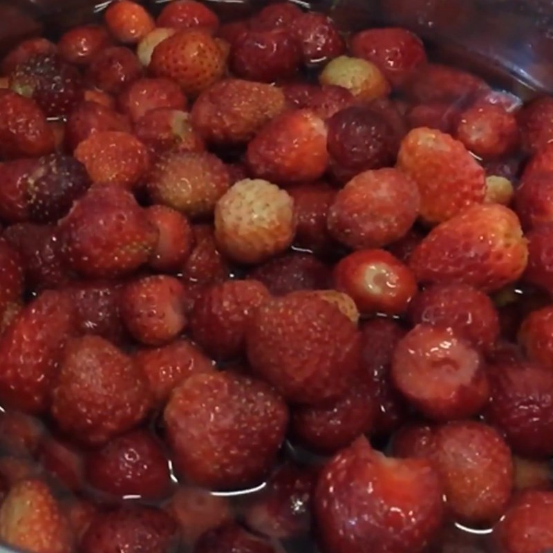 Step 1 Prepare strawberries Strawberry syrup