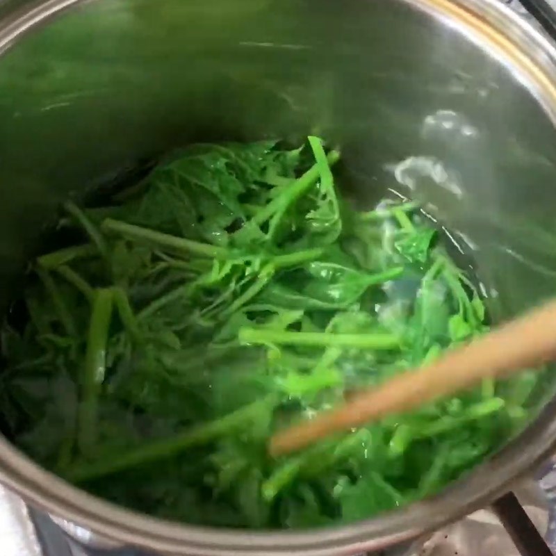 Step 1 Prepare the sponge gourd shoots Stir-fried sponge gourd shoots with garlic