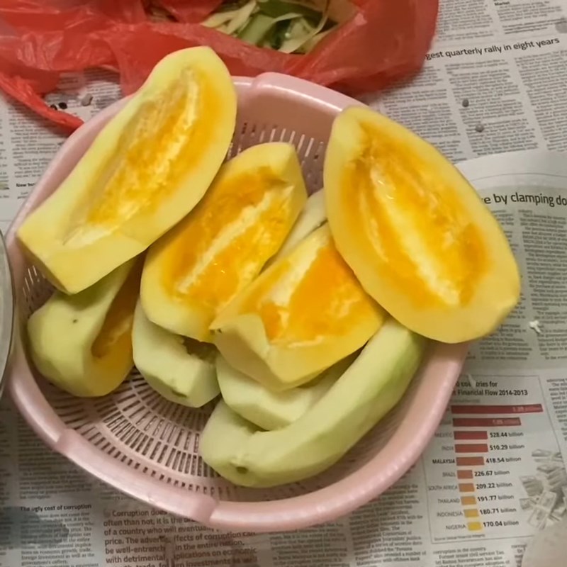 Step 1 Prepare the papaya for Simple fish sauce with snakehead fish
