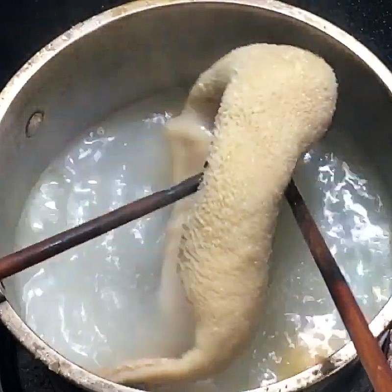 Step 2 Boil the beef tripe Beef stir-fried