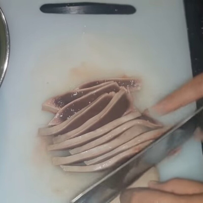 Step 1 Prepare the pig intestines for Pig Intestine Soup with Blood