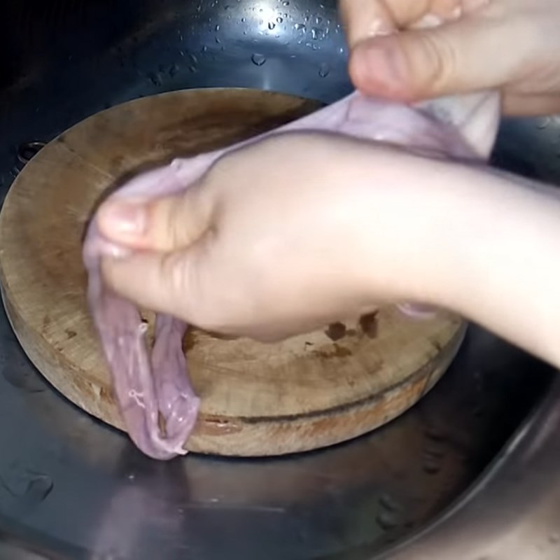 Step 1 Prepare the pork intestines for Fried Pork Intestines with Lemongrass and Chili