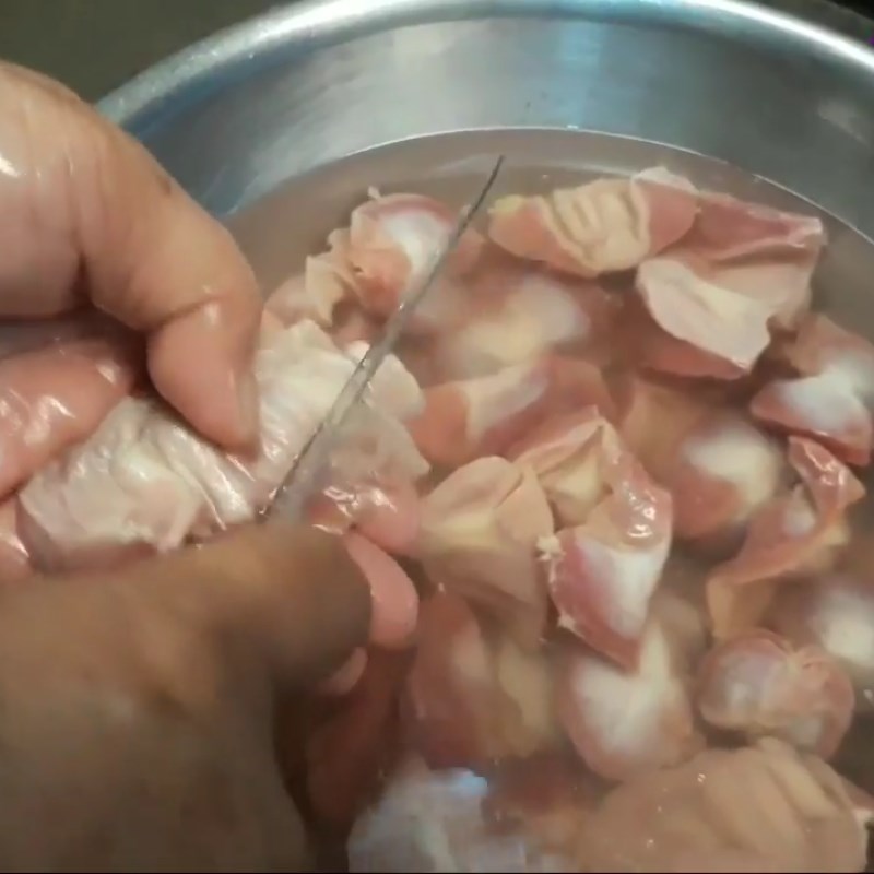 Step 1 Prepare chicken gizzard Ginger Chicken Gizzard