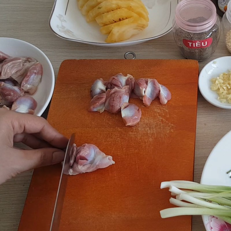 Step 1 Prepare the chicken gizzards Chicken Gizzard Braised with Pineapple