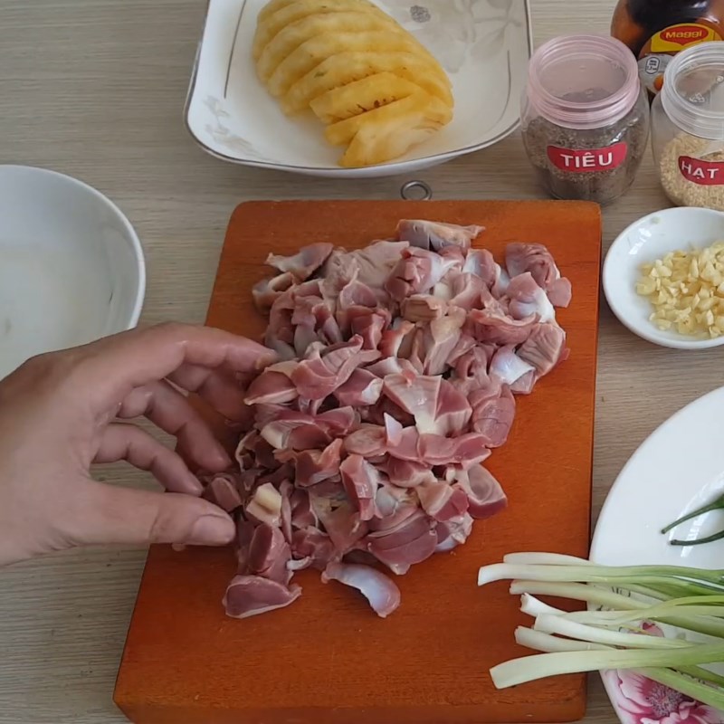 Step 1 Prepare the chicken gizzards Chicken Gizzard Braised with Pineapple
