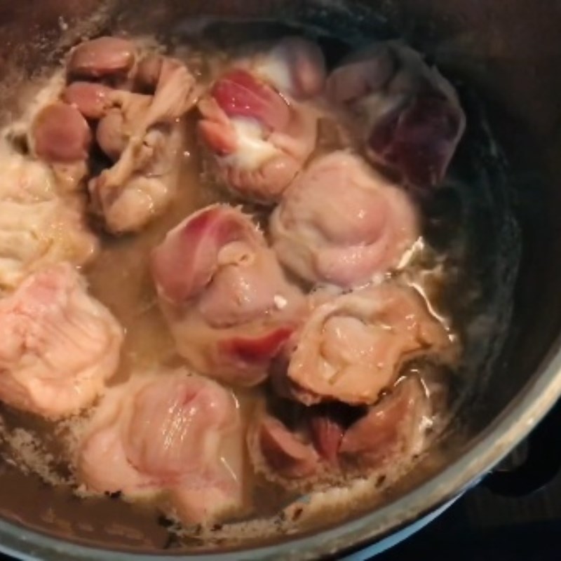 Step 1 Preparing chicken gizzards Gizzards braised with pepper