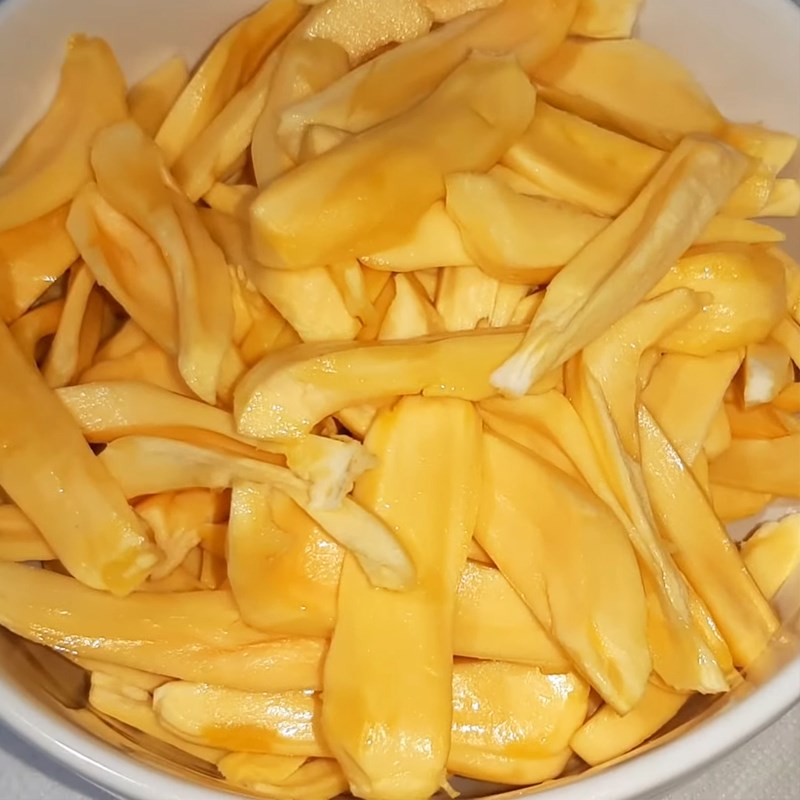 Step 1 Prepare the jackfruit Jackfruit ice cream made with a blender without fresh cream