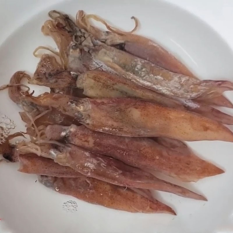 Step 1 Prepare salted squid Sweet and salty salted squid