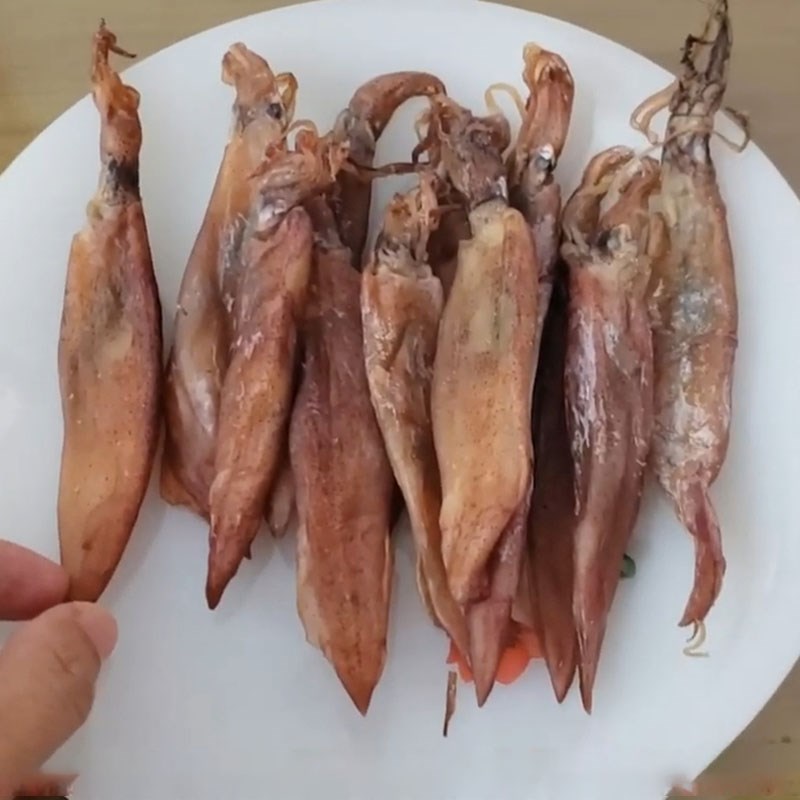 Step 1 Prepare salted squid Sweet and salty salted squid