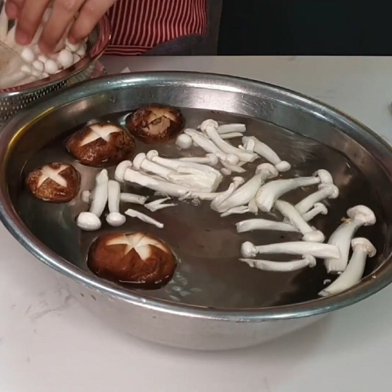 Step 2 Prepare the ingredients  Fish stomach hotpot with green pepper