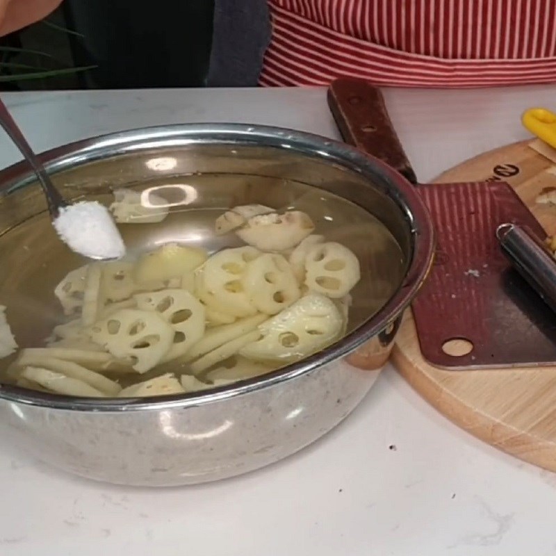 Step 2 Prepare the ingredients  Fish stomach hotpot with green pepper