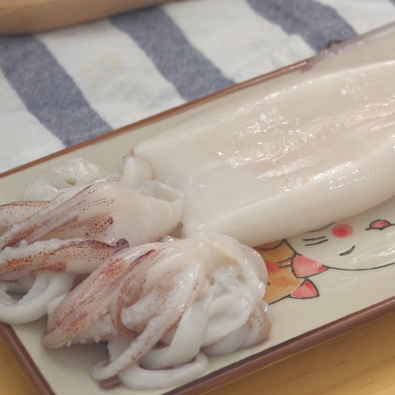 Step 2 Preparing squid for fried squid bento