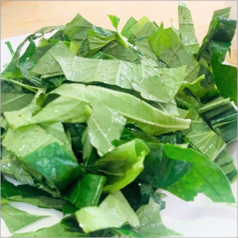Step 1 Prepare the ingredients for Stir-fried goat meat with betel leaves (Recipe shared from a user)