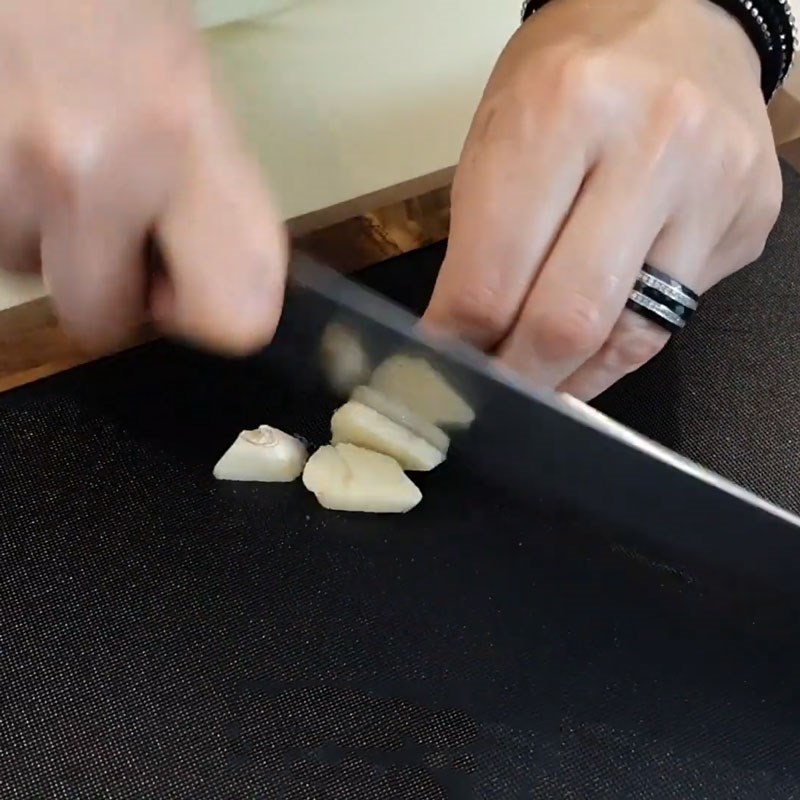 Step 1 Prepare the ingredients for Korean Fish Cake Soup