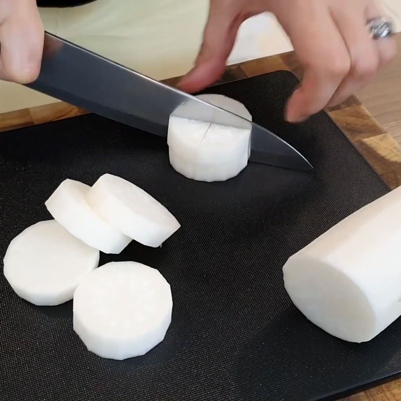 Step 1 Prepare the ingredients for Korean Fish Cake Soup