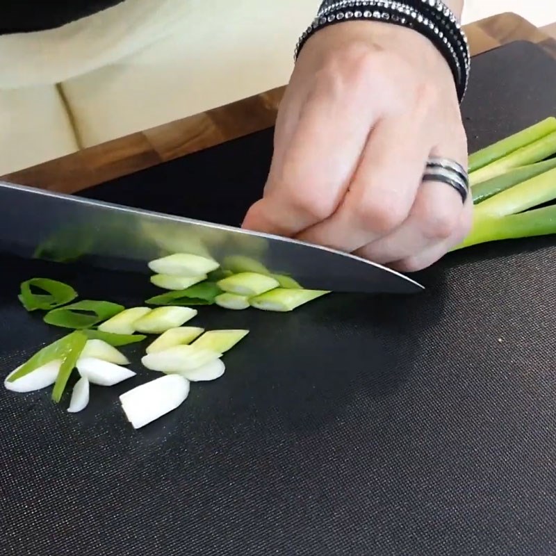 Step 1 Prepare the ingredients for Korean Fish Cake Soup