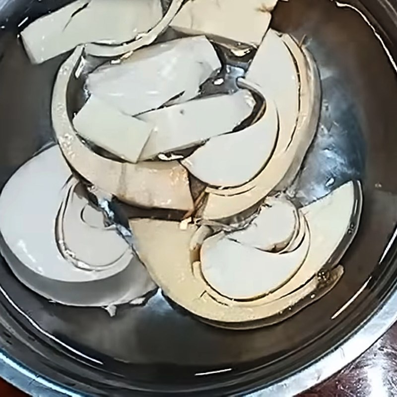 Step 1 Prepare the ingredients for Braised Coconut Heart