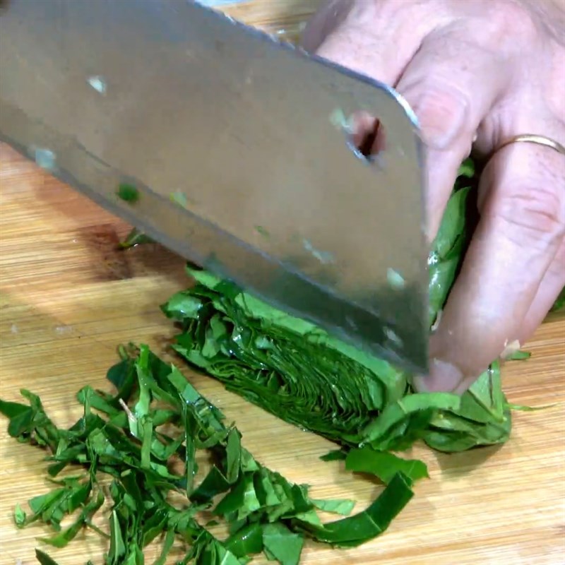 Step 1 Prepare Ingredients for Grilled Pork Leg with Mac Mat Leaves