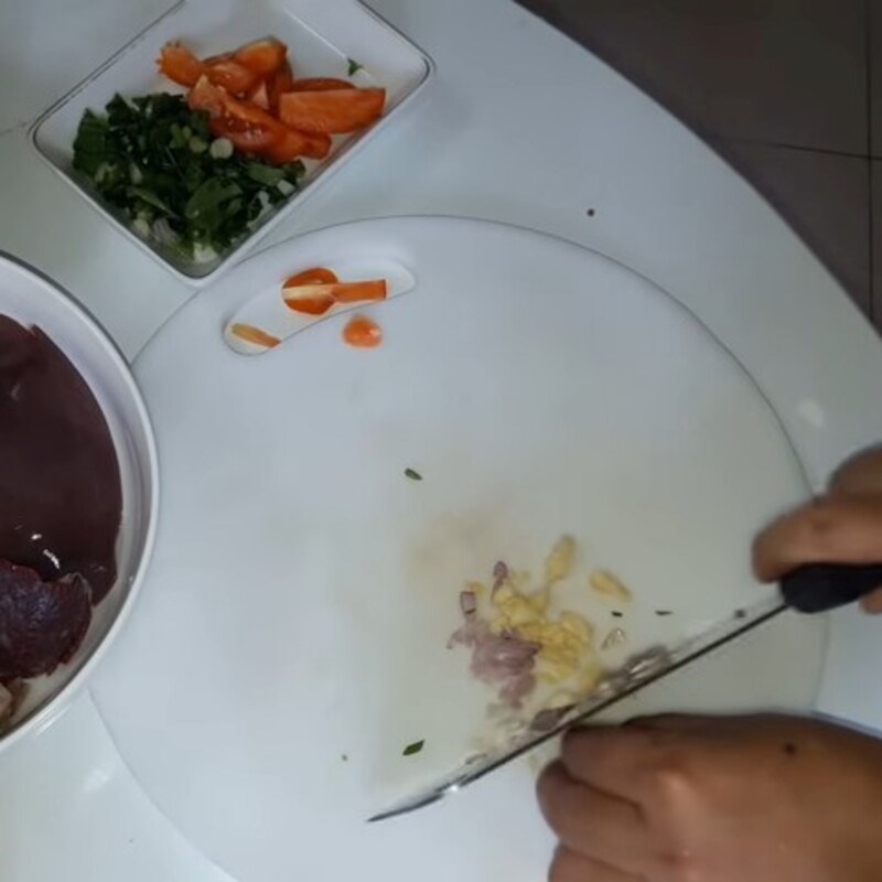 Step 1 Prepare the ingredients for Pig Intestines Soup