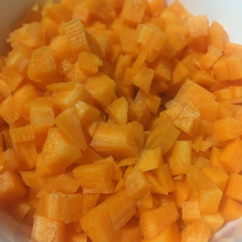 Step 1 Prepare ingredients and marinate meat for Minced Meat Carrot Porridge